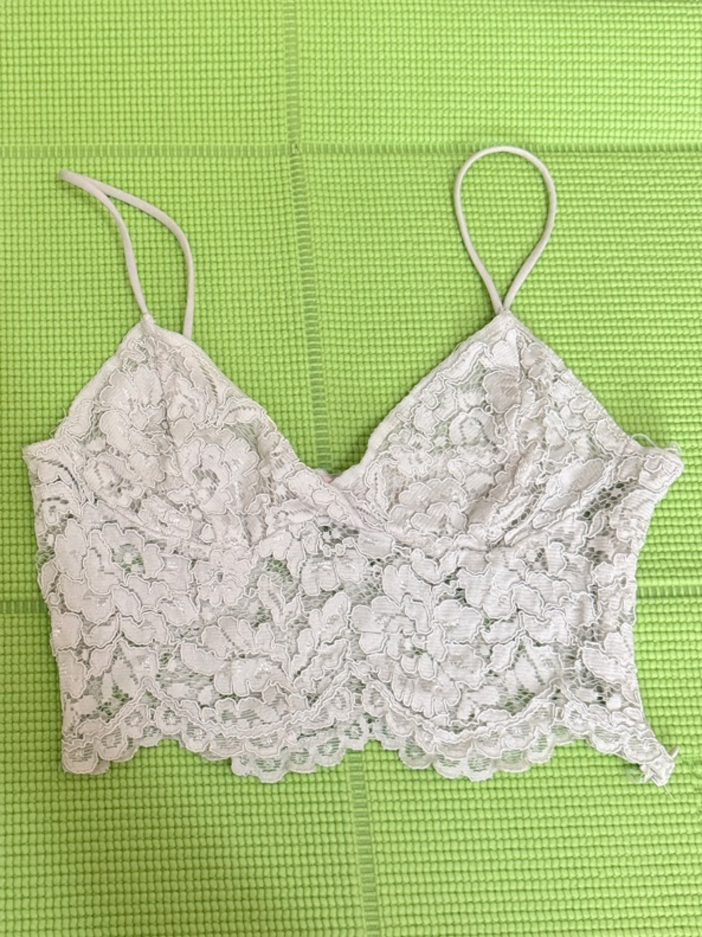 A Peach Nasty Gal Lace Cropped Cami Top/Longline Bralette- White Medium